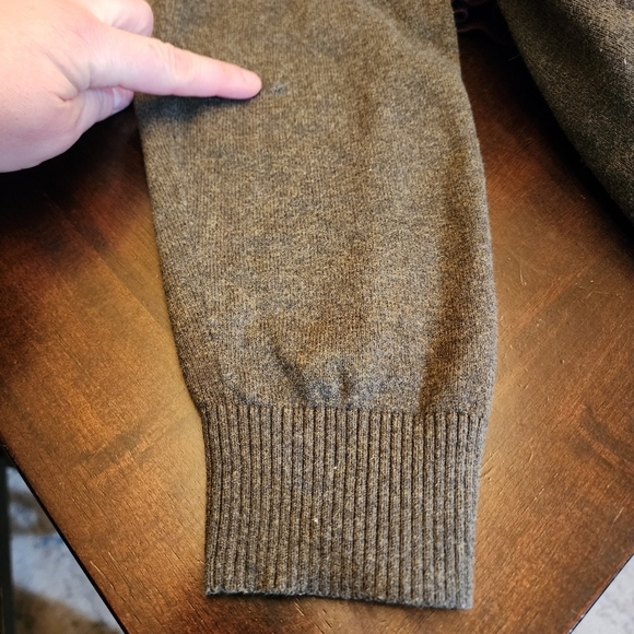 Eddie Bauer wool-blend green sweater. - Picture 14 of 16